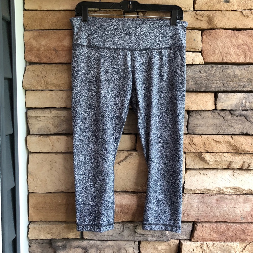 Lululemon black white speckle cropped leggings Like New Women 10